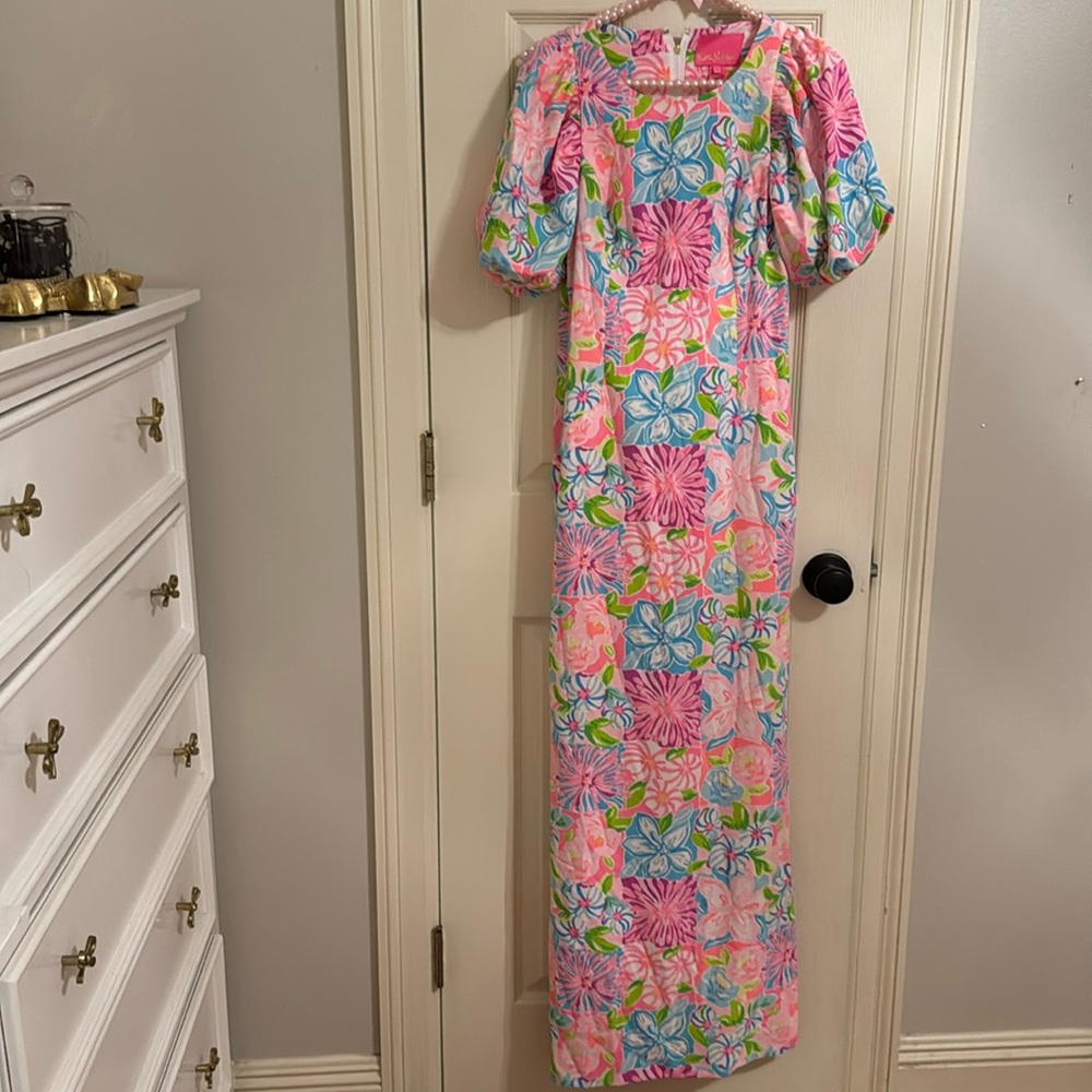 Lily Pulitzer Long dress with slit. Multicolor size 00 puff sleeve zipper back.